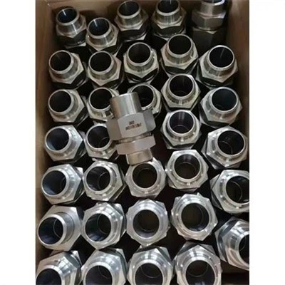 Aljzathegesztett csőszerelvények